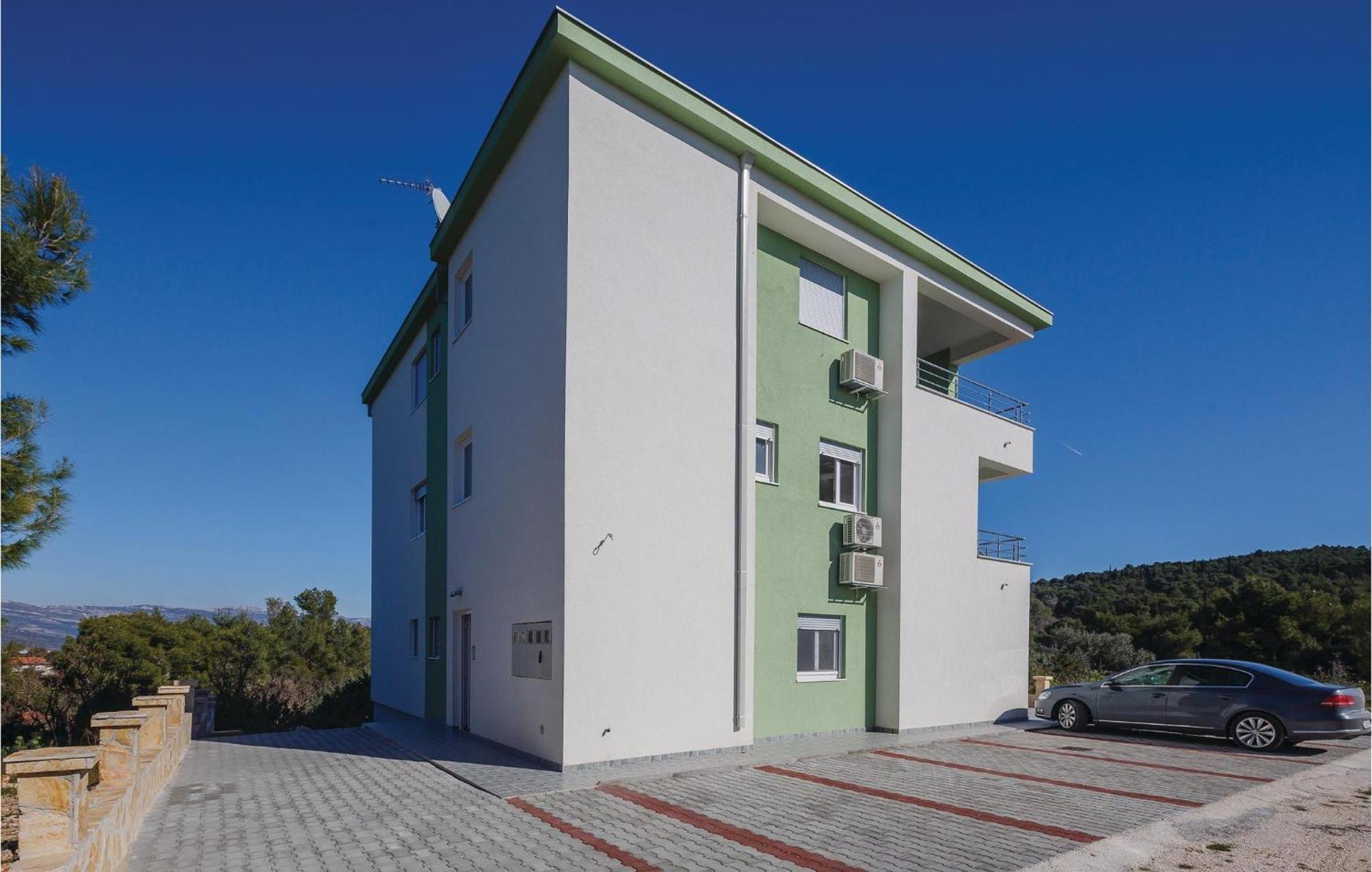 Amazing Apartment In Saldun With Wifi Trogir Kültér fotó