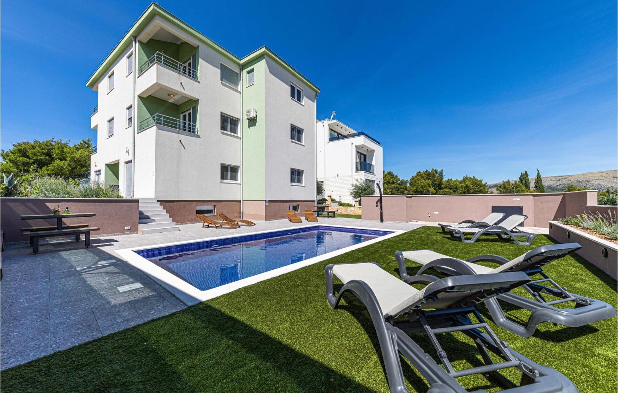 Amazing Apartment In Saldun With Wifi Trogir Kültér fotó