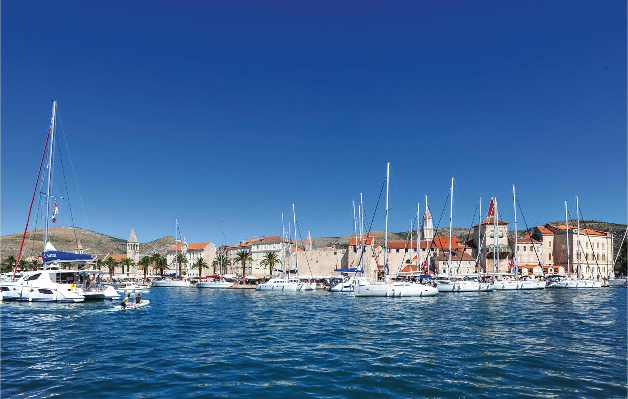 Amazing Apartment In Saldun With Wifi Trogir Kültér fotó
