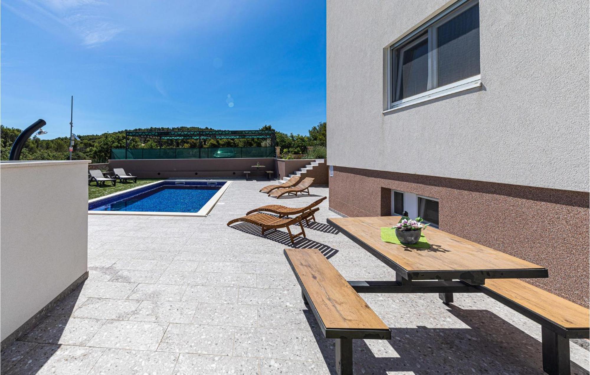 Amazing Apartment In Saldun With Wifi Trogir Kültér fotó