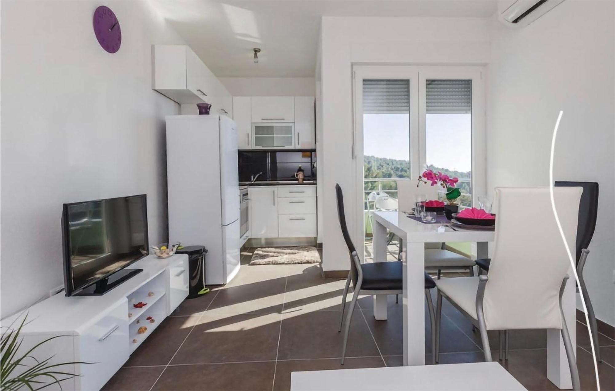Amazing Apartment In Saldun With Wifi Trogir Kültér fotó